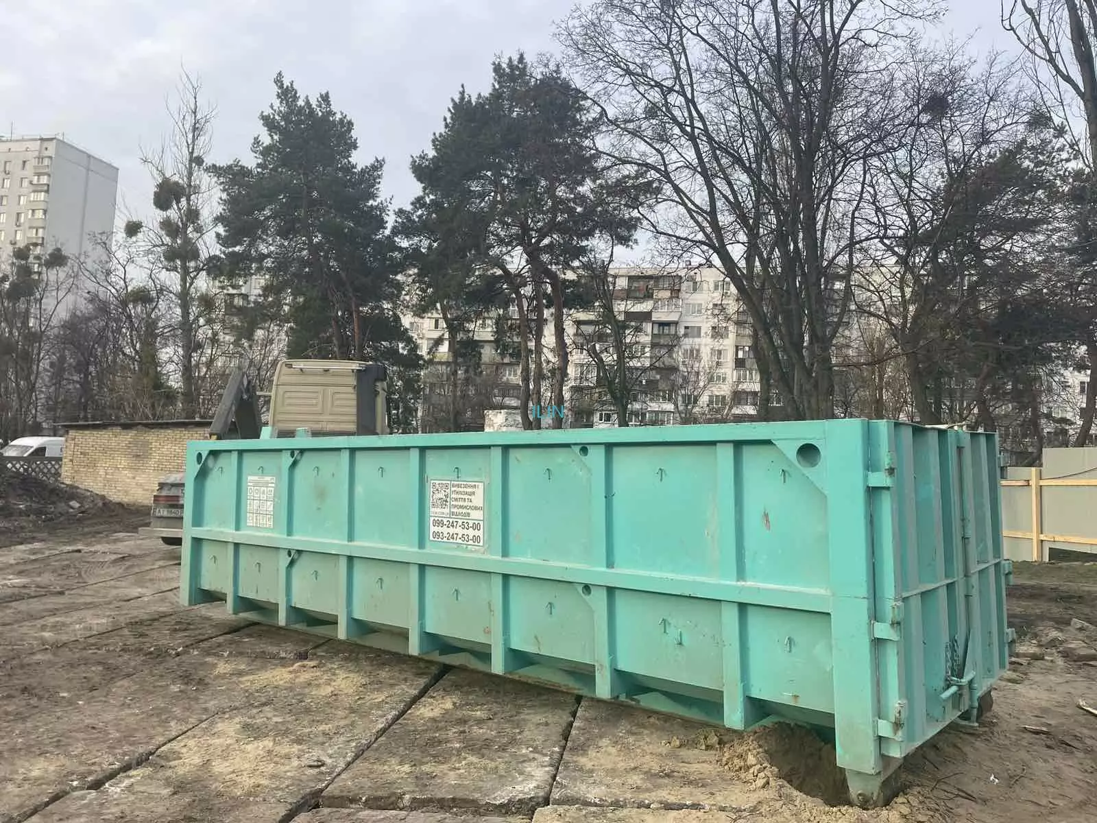 Вивіз порізаних дерев із території Ліцею №18, м. Київ