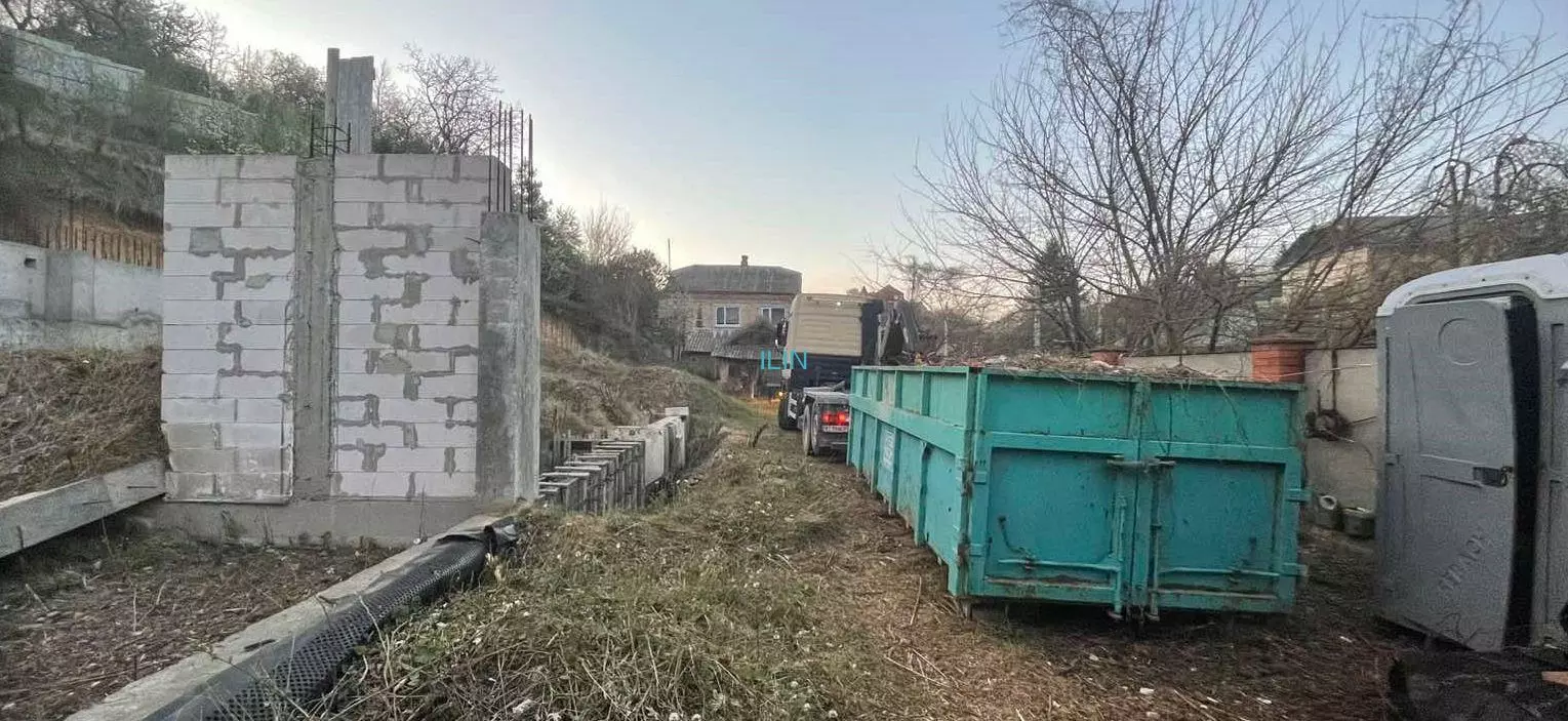 Вивіз будівельного сміття з приватної ділянки на Цимбаловому Яру, Київ