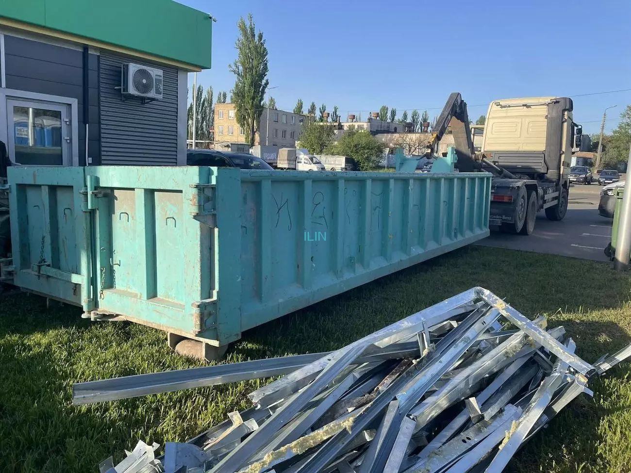 Вивіз будівельного сміття з АЗК WOG на вулиці Святослава Хороброго