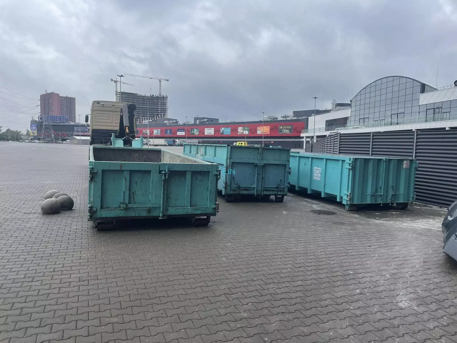 Вывоз строительного мусора из административного корпуса BLOCKBUSTER MALL