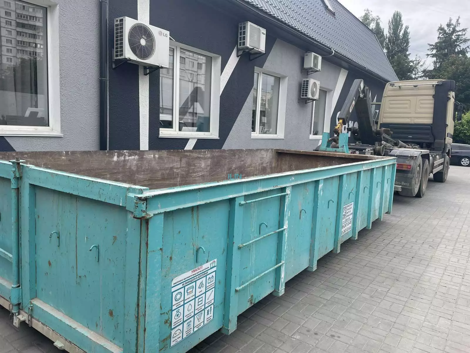 Вивіз будівельного сміття для студії меблів SOROKA у Києві
