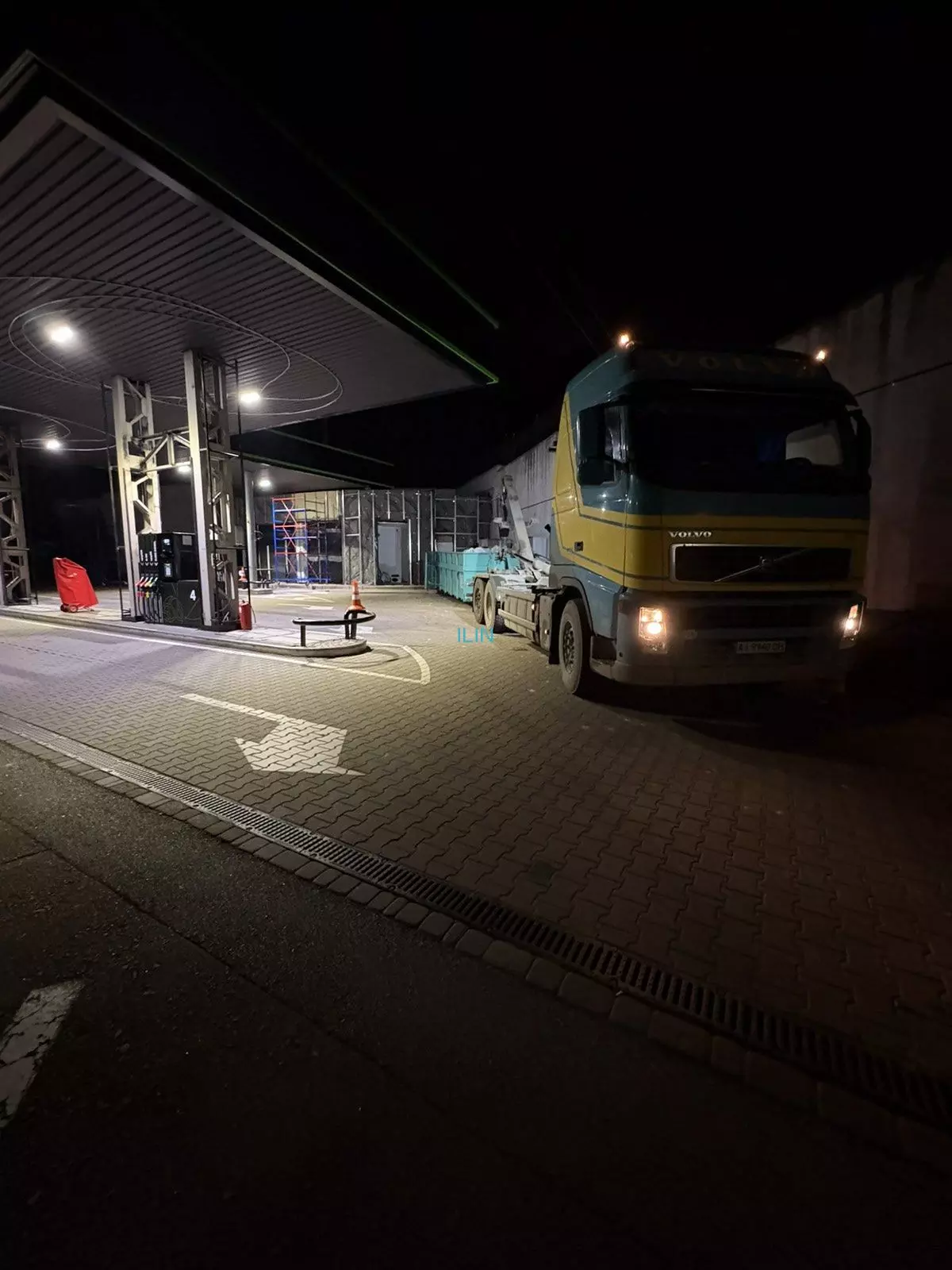 Вивіз будівельного сміття з АЗС UPG на вулиці В’ячеслава Чорновола, Київ