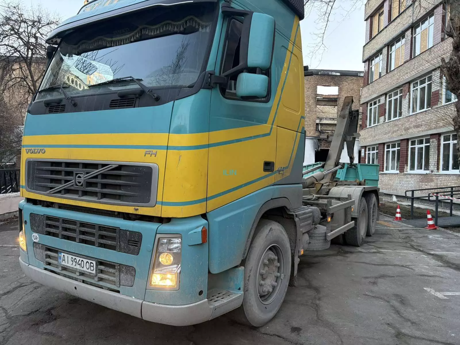 Вивіз будівельного сміття повторно в Інституті управління і права НЮУ ім. Ярослава Мудрого
