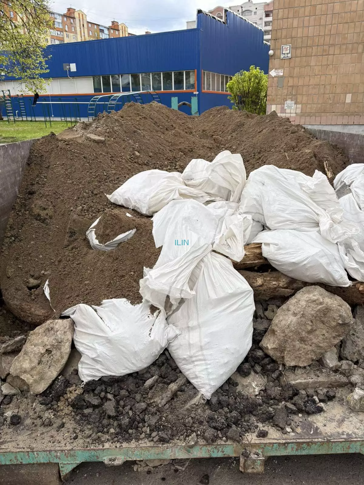 Вивіз ґрунту та сміття з території Броварського професійного коледжу