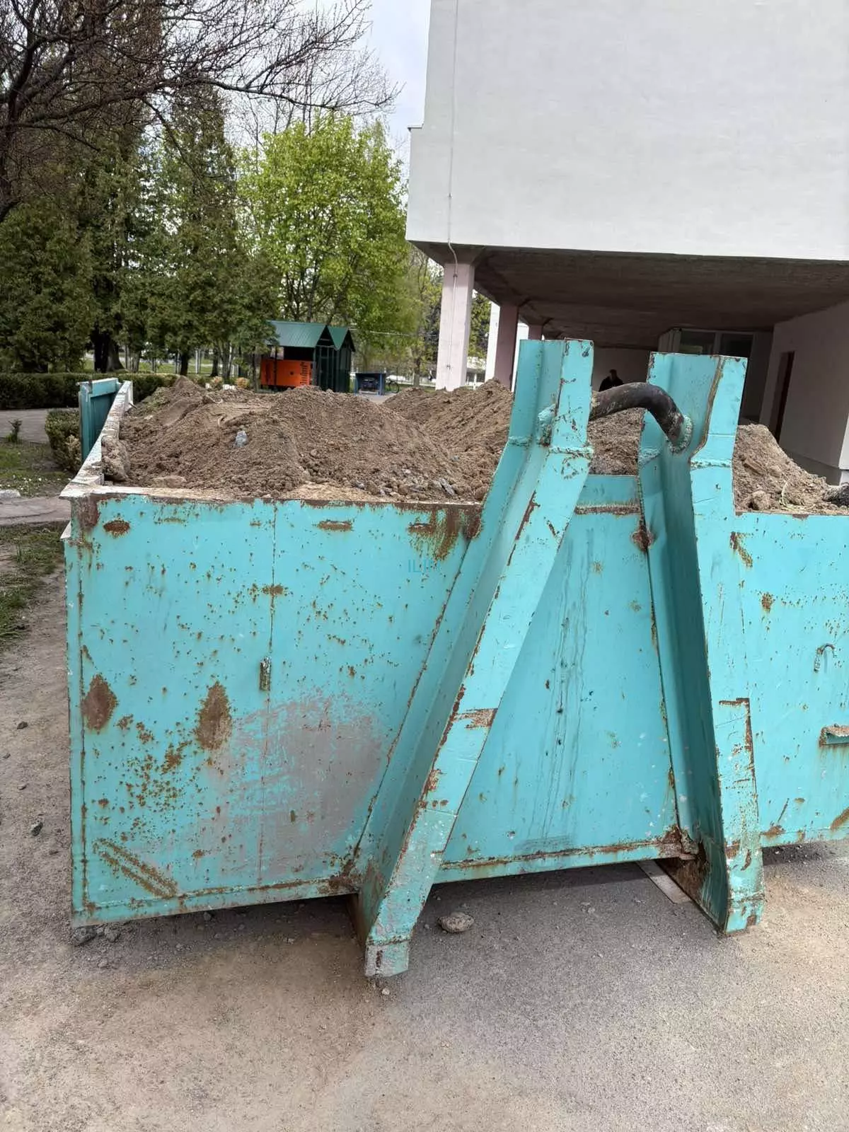 Вивіз ґрунту та сміття з території Броварського професійного коледжу